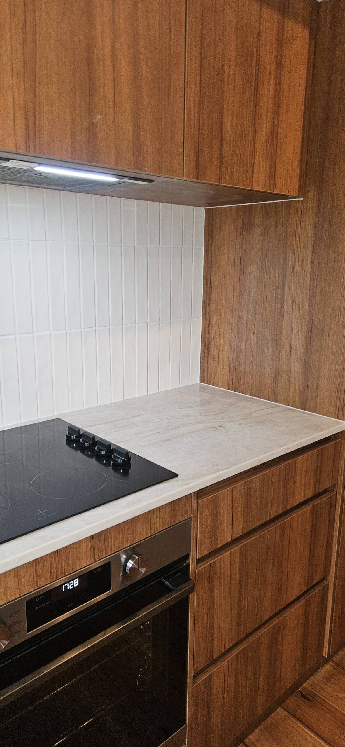 Caulking, Tiling and Repairs 
