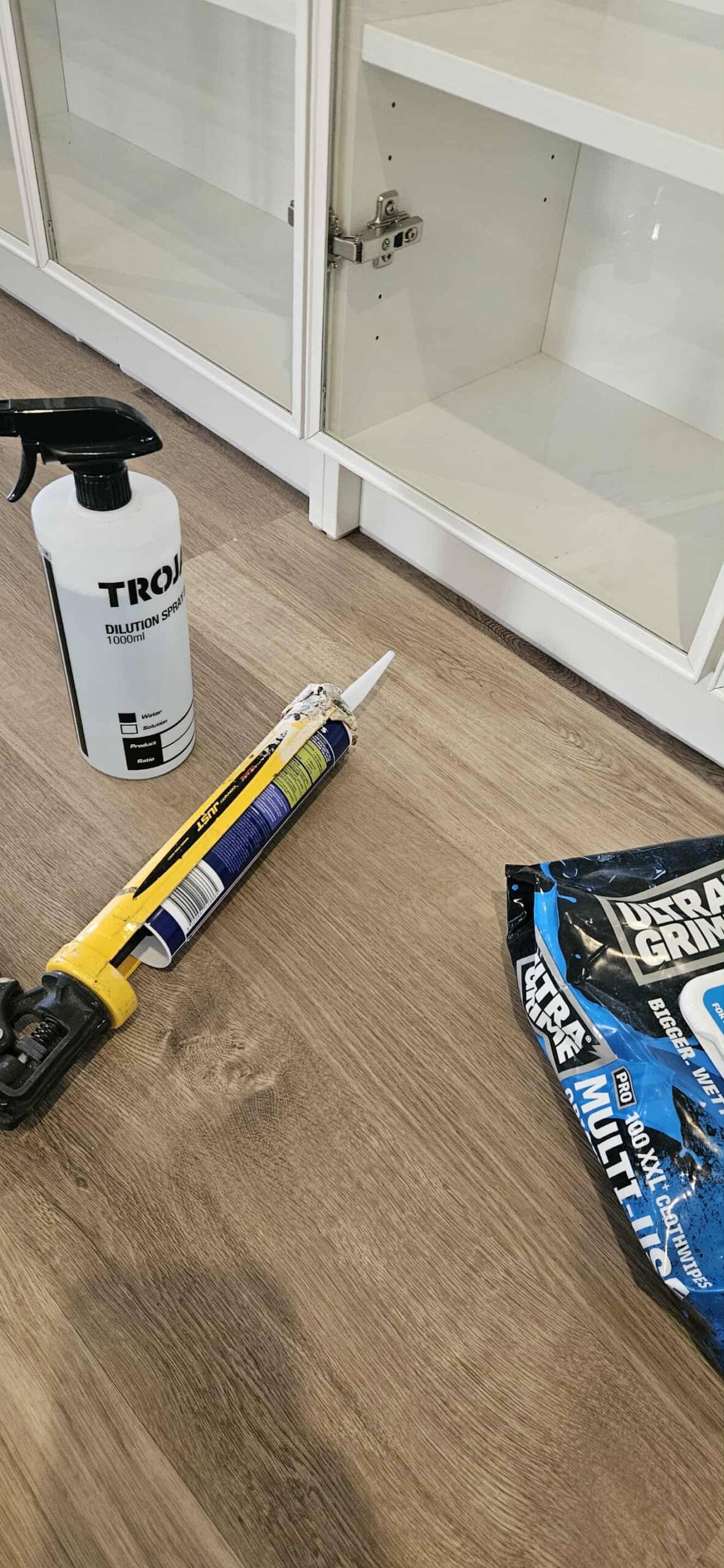 Caulking, Tiling and Repairs 